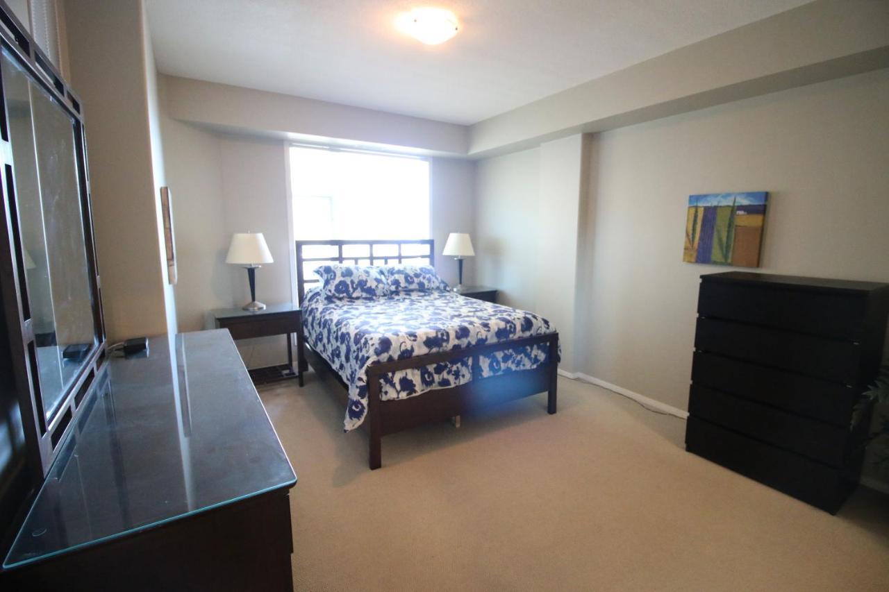 Sunset Waterfront Resort By Discover Kelowna Resort Accommodations Экстерьер фото