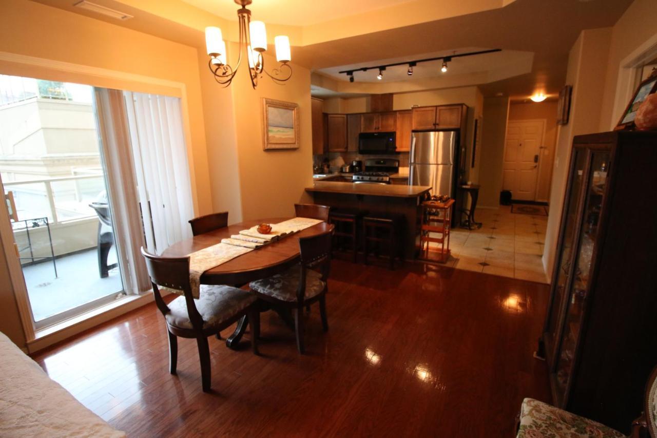 Sunset Waterfront Resort By Discover Kelowna Resort Accommodations Экстерьер фото