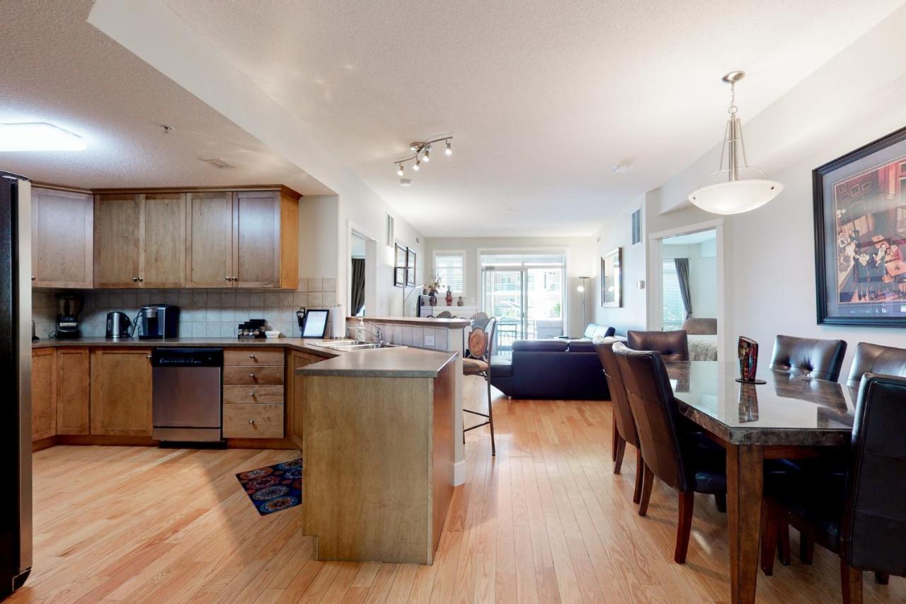 Sunset Waterfront Resort By Discover Kelowna Resort Accommodations Экстерьер фото