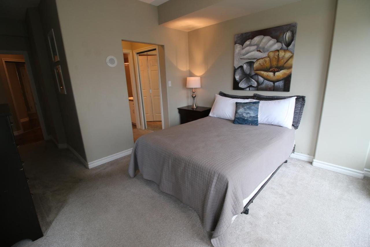 Sunset Waterfront Resort By Discover Kelowna Resort Accommodations Экстерьер фото