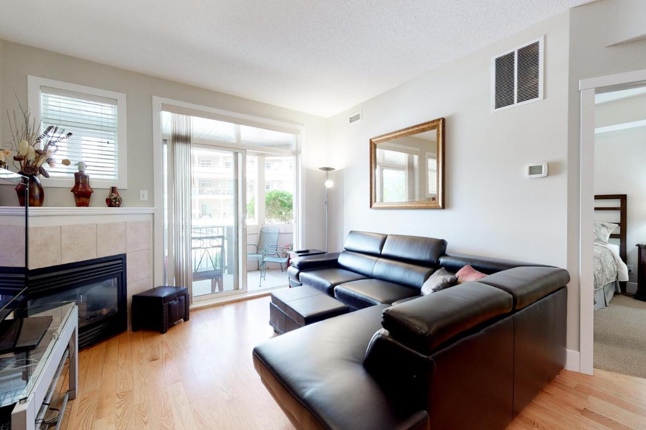 Sunset Waterfront Resort By Discover Kelowna Resort Accommodations Экстерьер фото