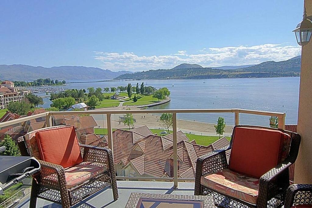 Sunset Waterfront Resort By Discover Kelowna Resort Accommodations Экстерьер фото