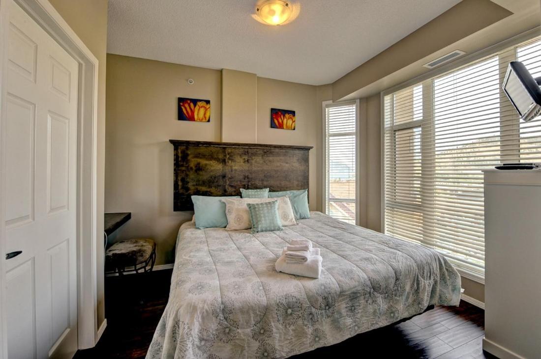 Sunset Waterfront Resort By Discover Kelowna Resort Accommodations Экстерьер фото