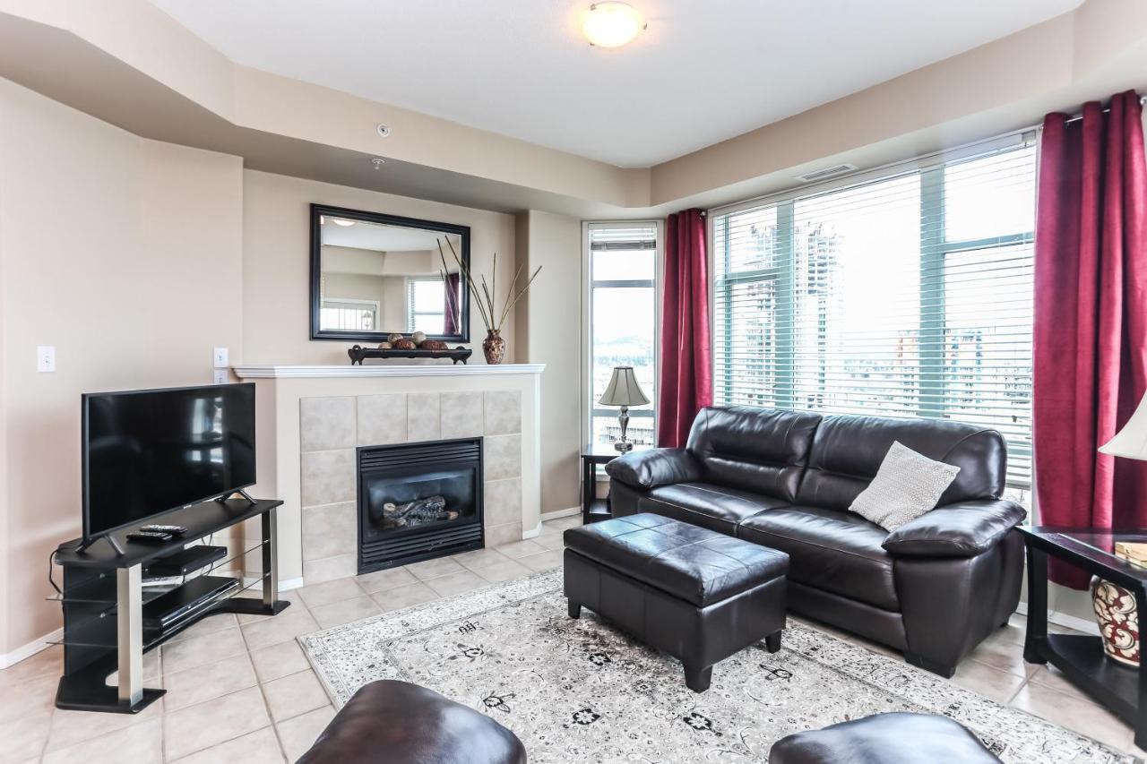 Sunset Waterfront Resort By Discover Kelowna Resort Accommodations Экстерьер фото