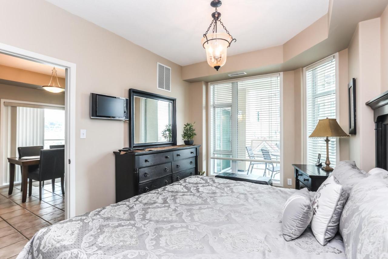 Sunset Waterfront Resort By Discover Kelowna Resort Accommodations Экстерьер фото
