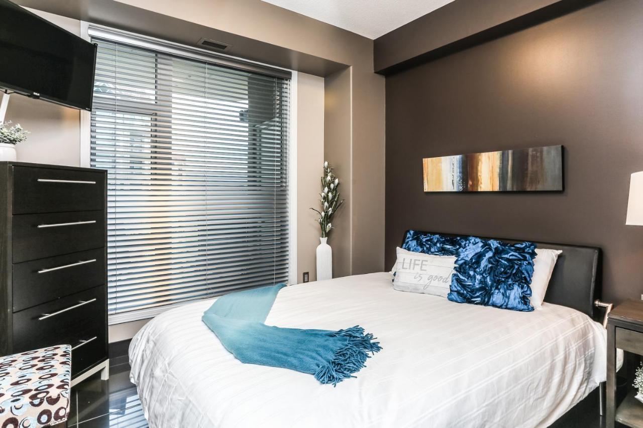 Sunset Waterfront Resort By Discover Kelowna Resort Accommodations Экстерьер фото