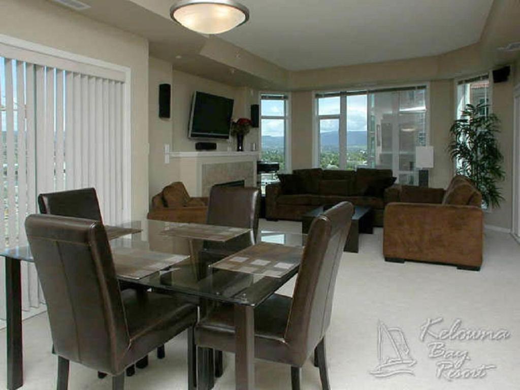 Sunset Waterfront Resort By Discover Kelowna Resort Accommodations Экстерьер фото