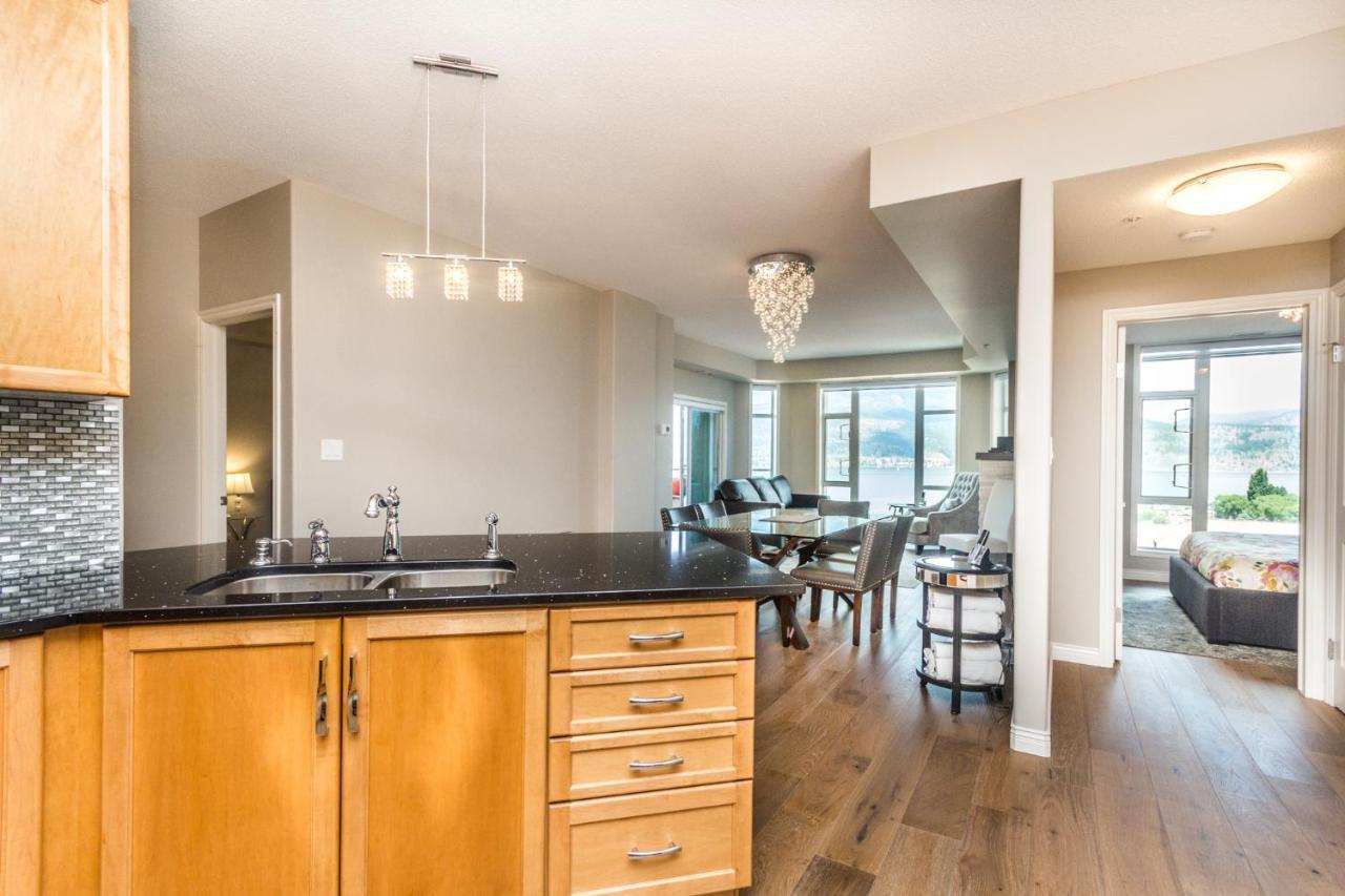 Sunset Waterfront Resort By Discover Kelowna Resort Accommodations Экстерьер фото