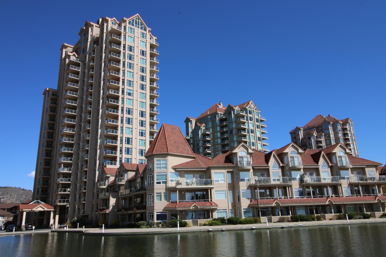Sunset Waterfront Resort By Discover Kelowna Resort Accommodations Экстерьер фото