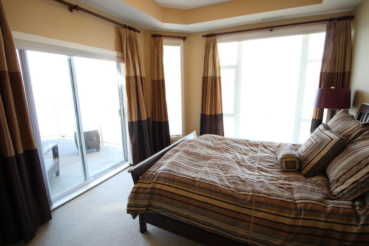 Sunset Waterfront Resort By Discover Kelowna Resort Accommodations Экстерьер фото