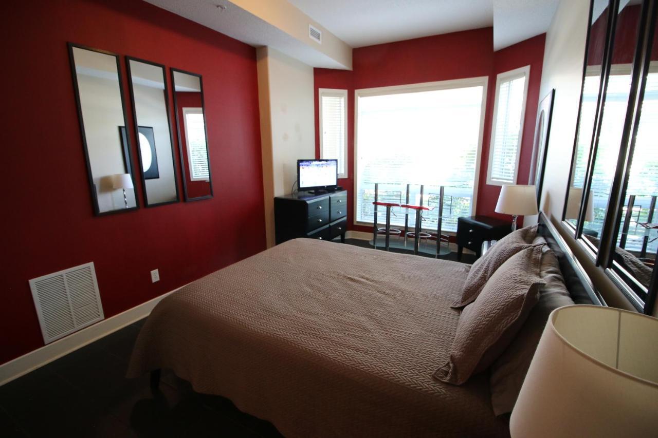 Sunset Waterfront Resort By Discover Kelowna Resort Accommodations Экстерьер фото