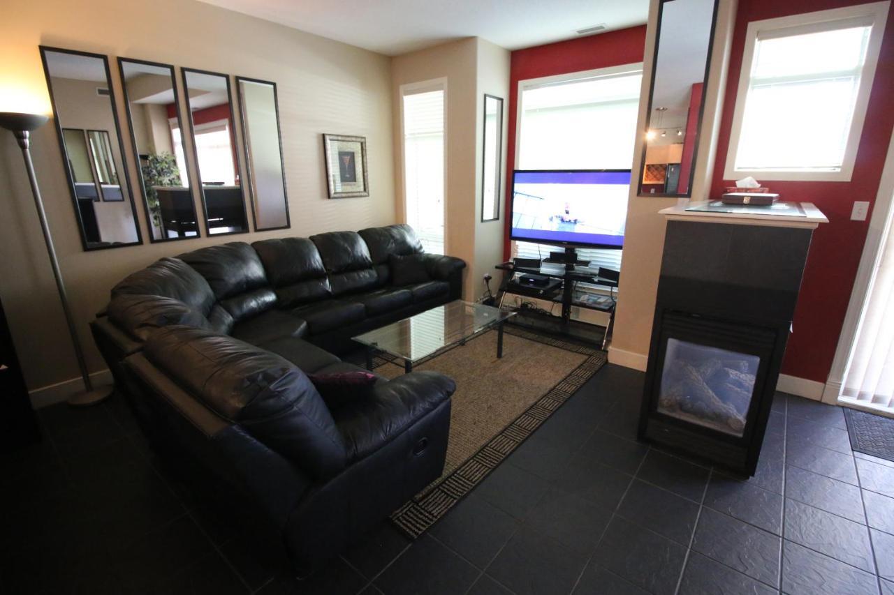 Sunset Waterfront Resort By Discover Kelowna Resort Accommodations Экстерьер фото