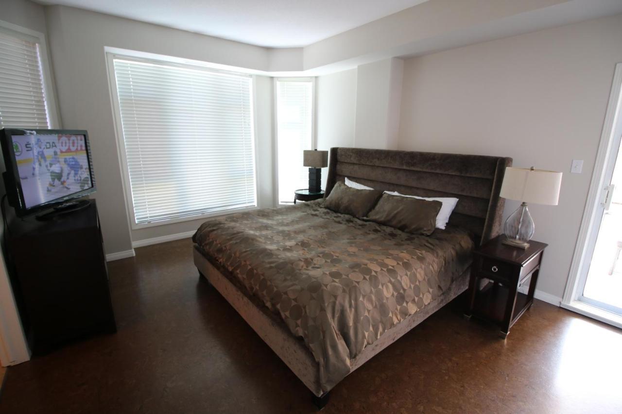 Sunset Waterfront Resort By Discover Kelowna Resort Accommodations Экстерьер фото